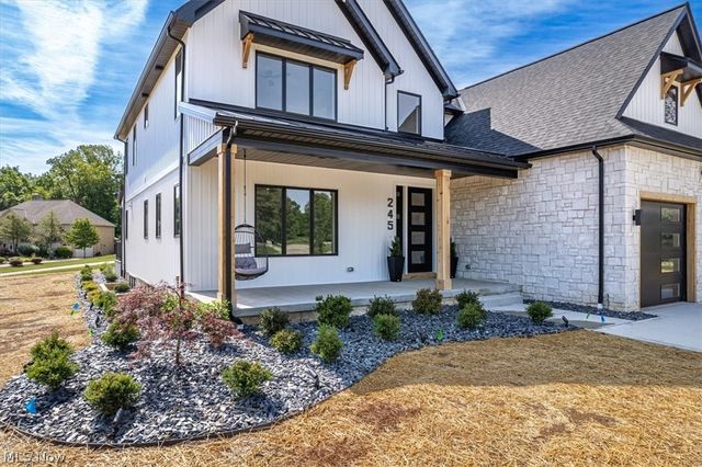245 Somerset Drive, Hinckley, OH 44233