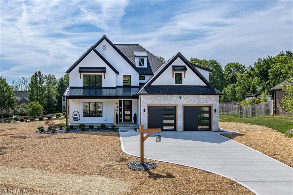 245 Somerset Drive, Hinckley, OH 44233