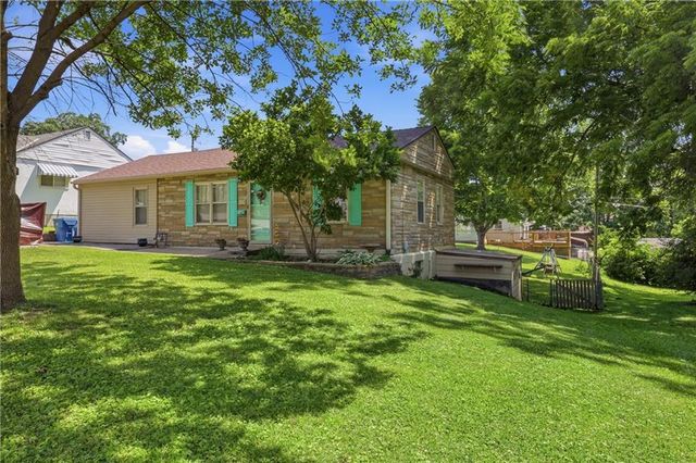 519 S Willow Avenue, Sugar Creek, MO 64053