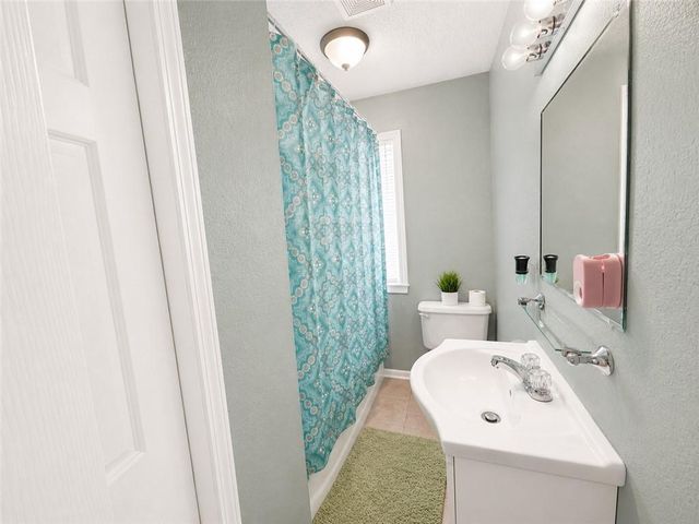 519 S Willow Avenue, Sugar Creek, MO 64053