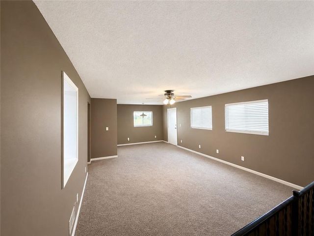 519 S Willow Avenue, Sugar Creek, MO 64053