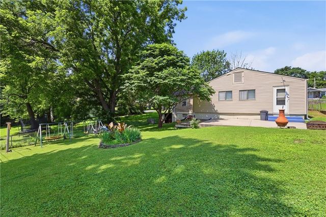 519 S Willow Avenue, Sugar Creek, MO 64053