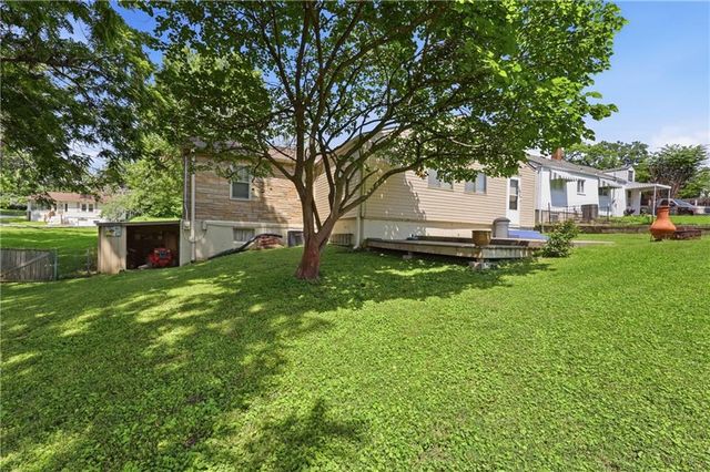 519 S Willow Avenue, Sugar Creek, MO 64053