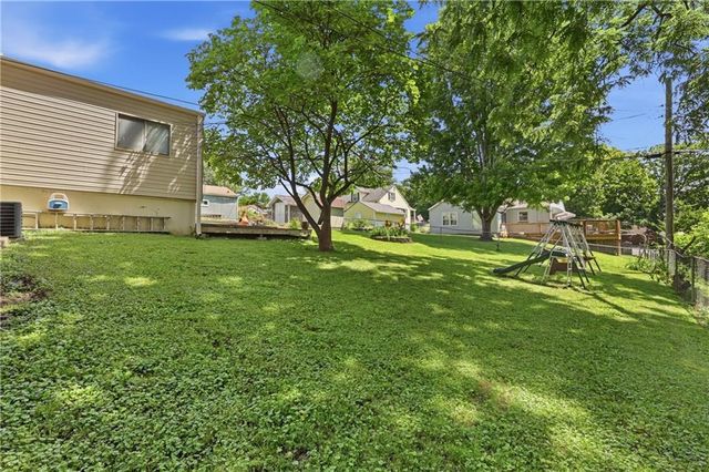 519 S Willow Avenue, Sugar Creek, MO 64053