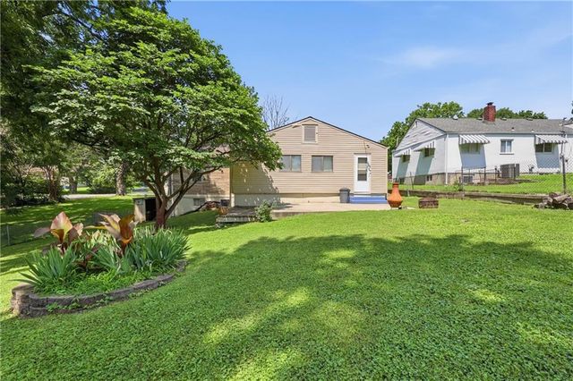 519 S Willow Avenue, Sugar Creek, MO 64053