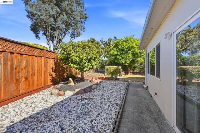 5946 Cinnabar Ct, Newark, CA 94560