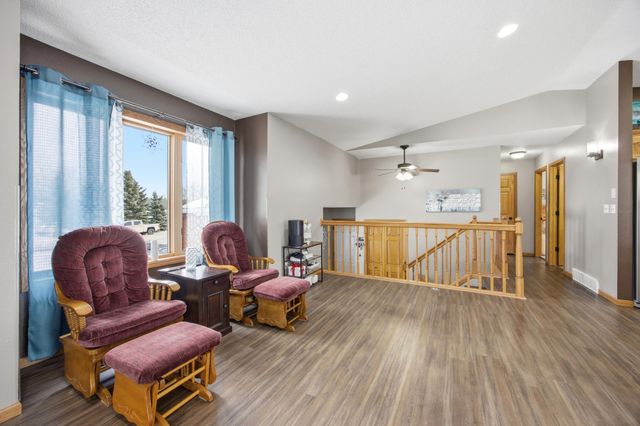 1250 76th Avenue S, Fargo, ND 58104