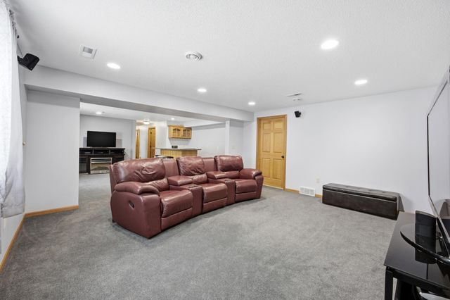 1250 76th Avenue S, Fargo, ND 58104