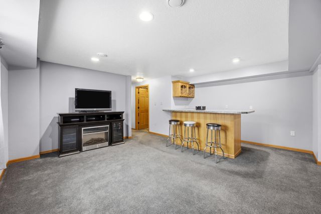 1250 76th Avenue S, Fargo, ND 58104