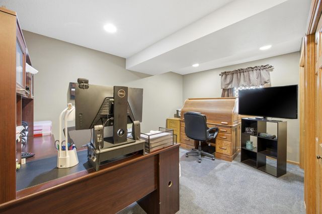 1250 76th Avenue S, Fargo, ND 58104