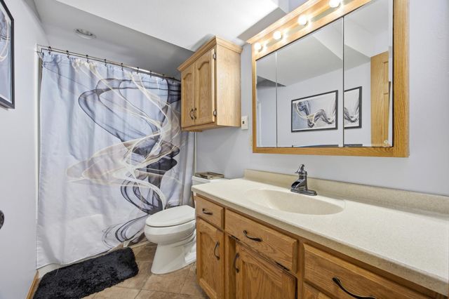 1250 76th Avenue S, Fargo, ND 58104