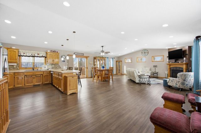 1250 76th Avenue S, Fargo, ND 58104