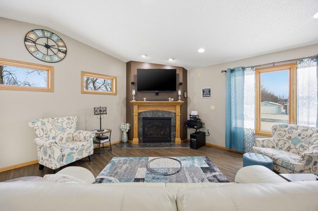 1250 76th Avenue S, Fargo, ND 58104