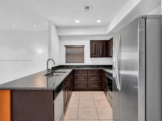 23 SE 3rd Ave, Hallandale Beach, FL 33009