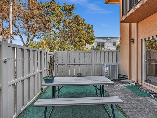 23 SE 3rd Ave, Hallandale Beach, FL 33009