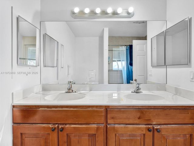 23 SE 3rd Ave, Hallandale Beach, FL 33009