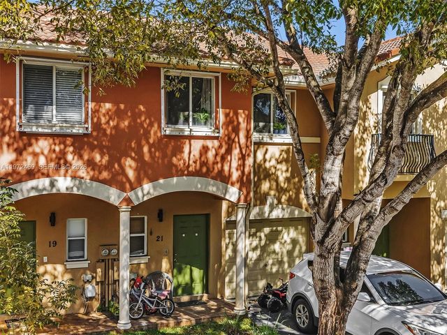 23 SE 3rd Ave, Hallandale Beach, FL 33009