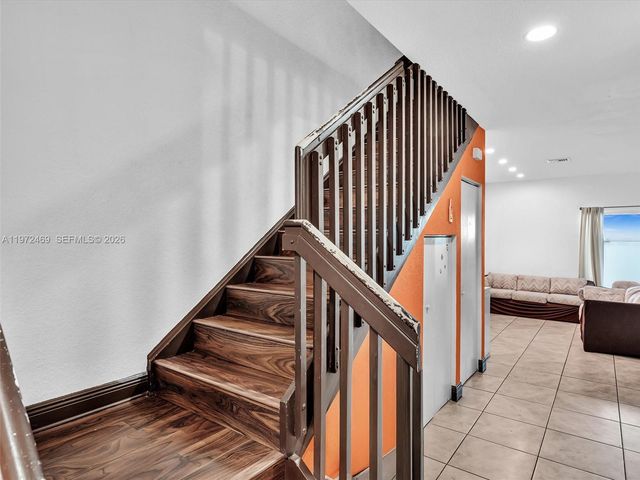 23 SE 3rd Ave, Hallandale Beach, FL 33009