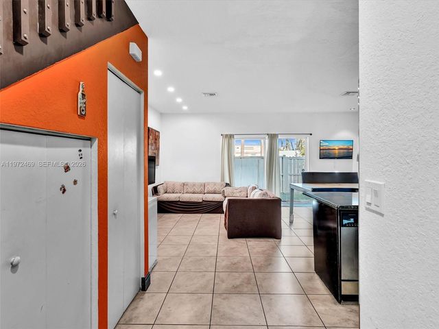 23 SE 3rd Ave, Hallandale Beach, FL 33009