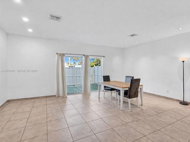 23 SE 3rd Ave, Hallandale Beach, FL 33009