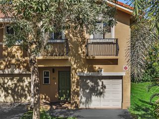 23 SE 3rd Ave, Hallandale Beach, FL 33009