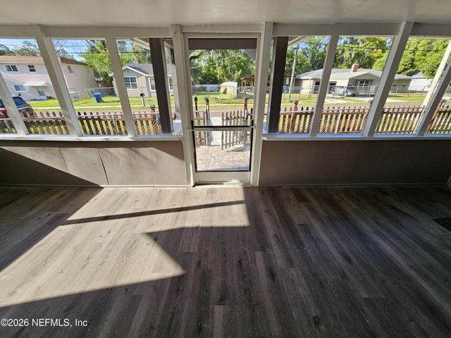 3072 BESSENT Road, Jacksonville, FL 32218