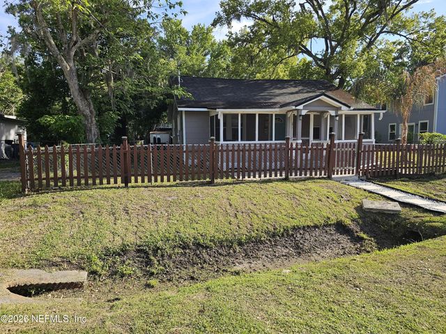 3072 BESSENT Road, Jacksonville, FL 32218