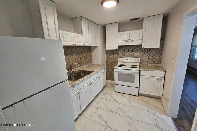 3072 BESSENT Road, Jacksonville, FL 32218