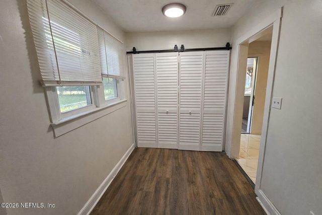 3072 BESSENT Road, Jacksonville, FL 32218