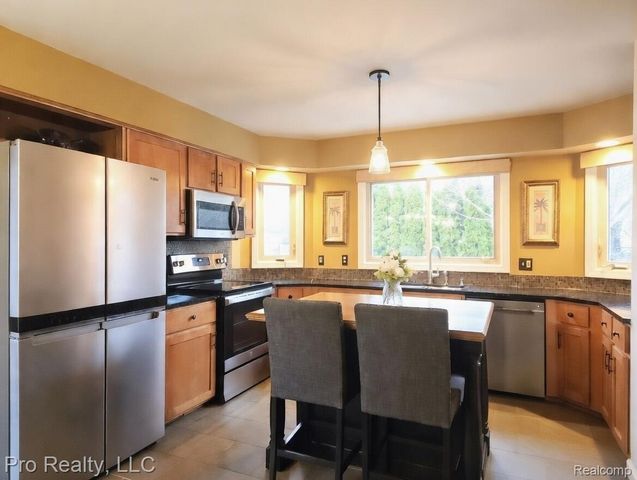 14925 Plymouth Crossing, Plymouth Charter Township, MI 48170