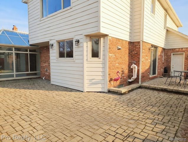 14925 Plymouth Crossing, Plymouth Charter Township, MI 48170