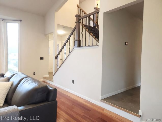 14925 Plymouth Crossing, Plymouth Charter Township, MI 48170