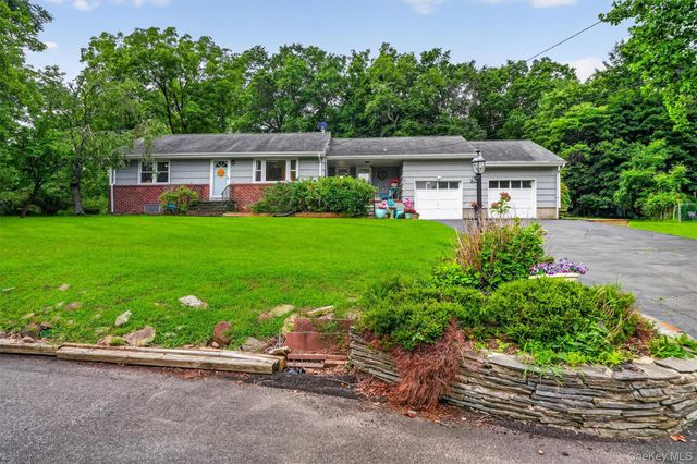 11 Lorraine Court, New City, NY 10956
