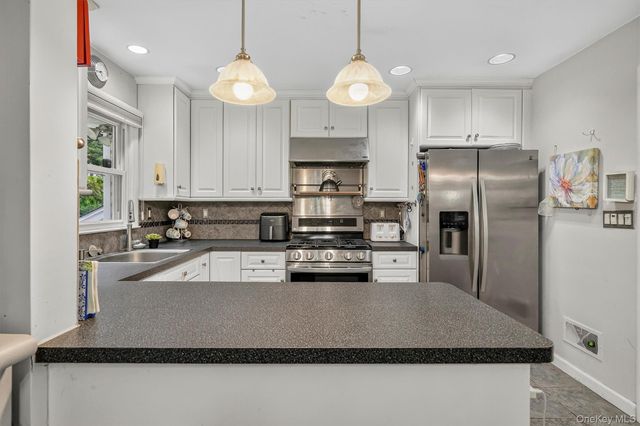 11 Lorraine Court, New City, NY 10956