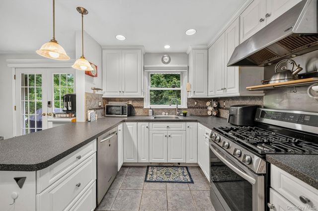 11 Lorraine Court, New City, NY 10956