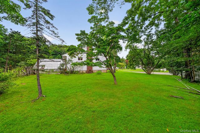 11 Lorraine Court, New City, NY 10956