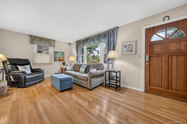 11 Lorraine Court, New City, NY 10956
