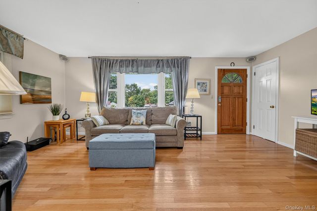 11 Lorraine Court, New City, NY 10956
