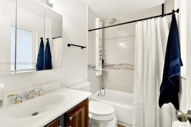 2771 NW 8th St, Pompano Beach, FL 33069