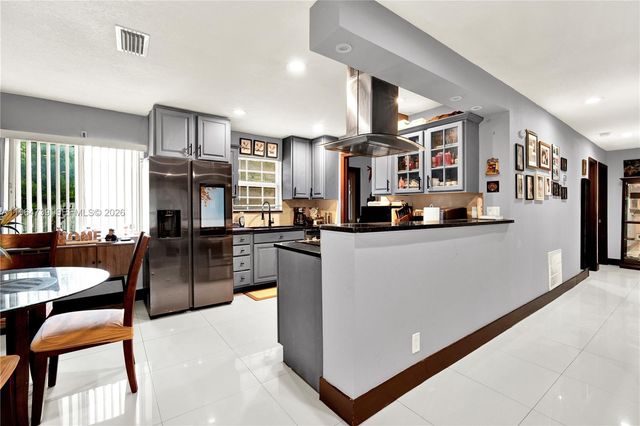 2771 NW 8th St, Pompano Beach, FL 33069