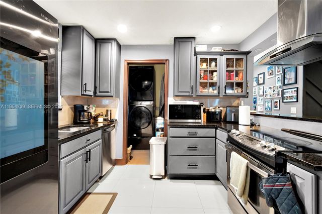 2771 NW 8th St, Pompano Beach, FL 33069