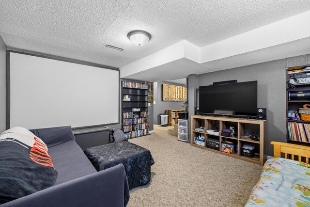 1521 2nd St SE, Minot, ND 58701
