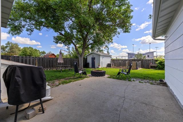 1521 2nd St SE, Minot, ND 58701
