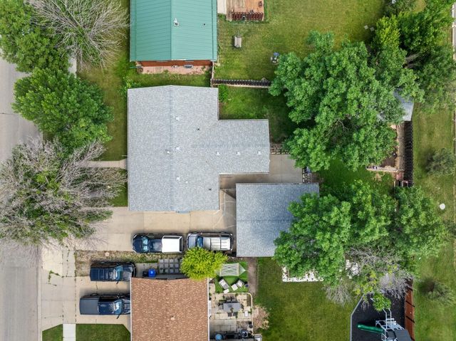 1521 2nd St SE, Minot, ND 58701