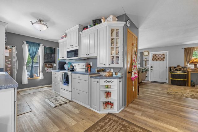 1521 2nd St SE, Minot, ND 58701