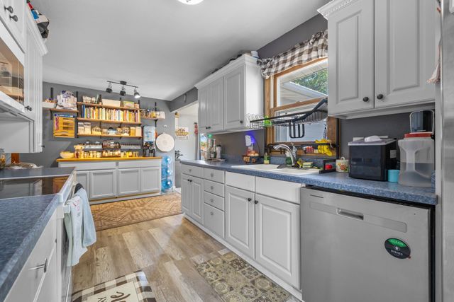 1521 2nd St SE, Minot, ND 58701