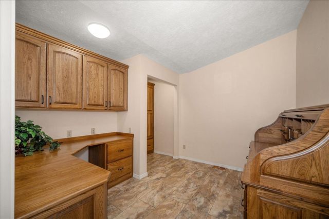 6710 N Prairie Crest Rd, Spokane, WA 99224