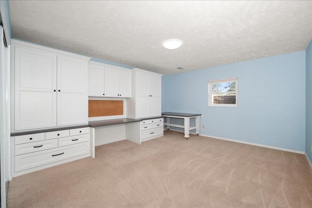 6710 N Prairie Crest Rd, Spokane, WA 99224