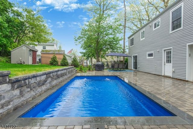 450 Herrick Dr, Rockaway Twp., NJ 07801