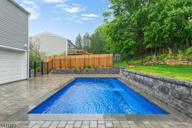 450 Herrick Dr, Rockaway Twp., NJ 07801